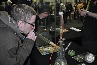 Vaporizing at Cannabis Cup